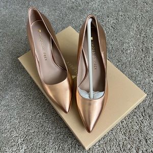 Shoes of Prey block heel pointy toe pump Rose Gold 👠